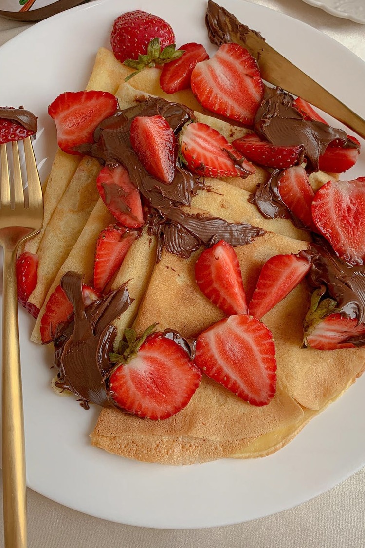 Sliced Strawberries on Crepes with Nutella Recipe
